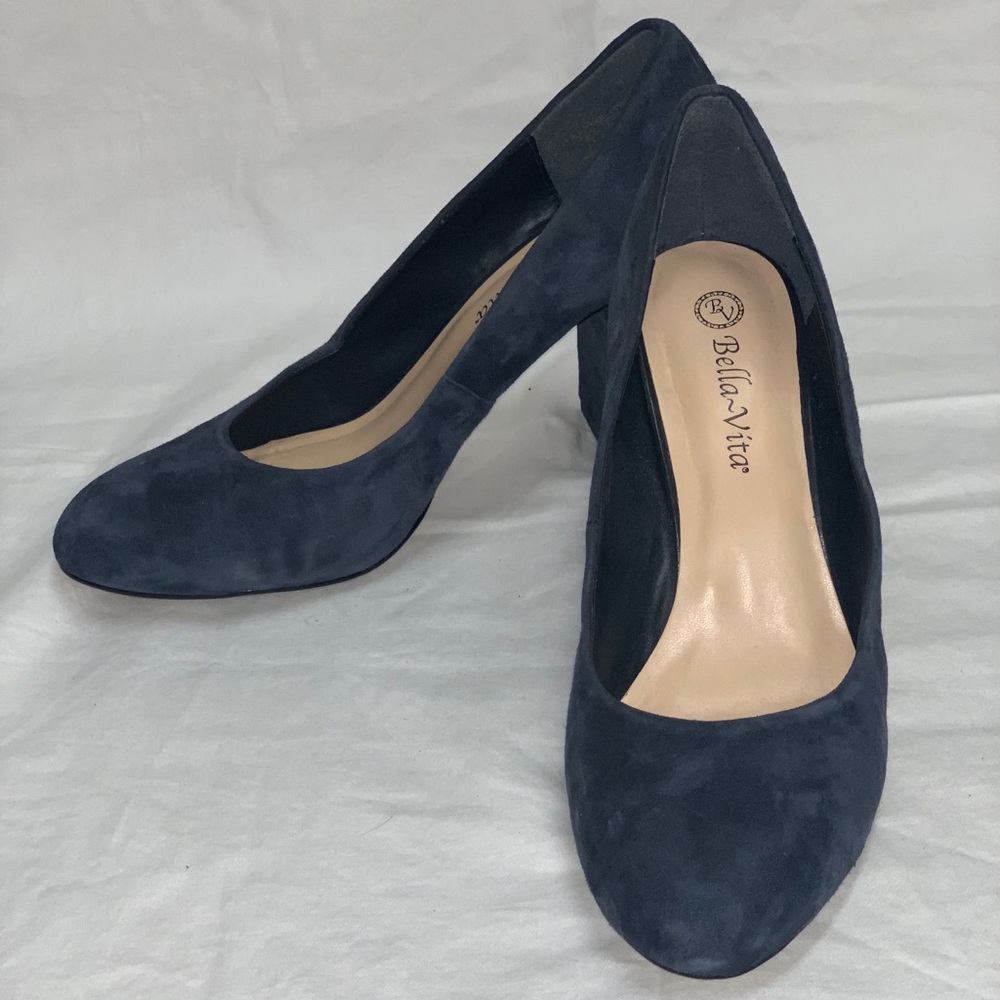 Wide width block heel